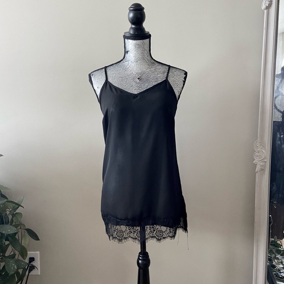 𝅺⭐️2 FOR $20⭐️ COMO BLACK Camisole Blouse With Lace Hem. Black size Small. - Picture 11 of 12